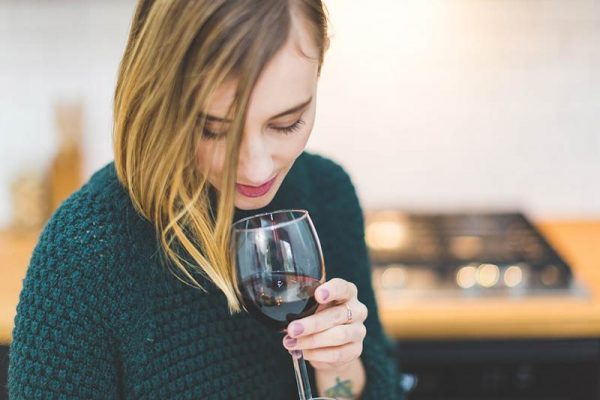 Vinho Tinto tem substância que diminui o estresse, diz estudo
