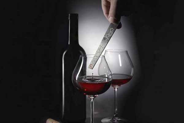 Conheça a ‘Chave do Vinho’ que envelhece um vinho em segundos!