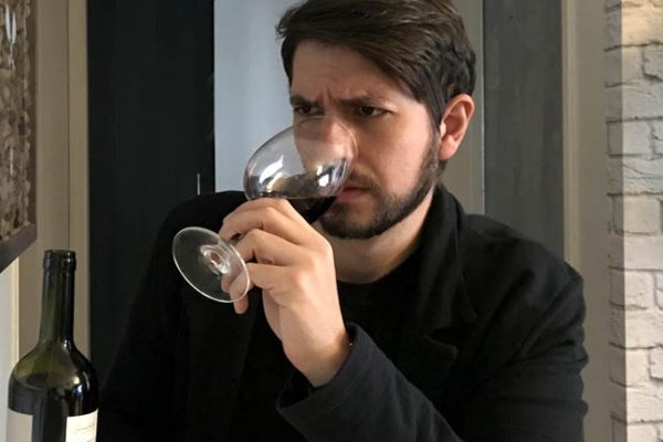 Como descobrir se um vinho está estragado?