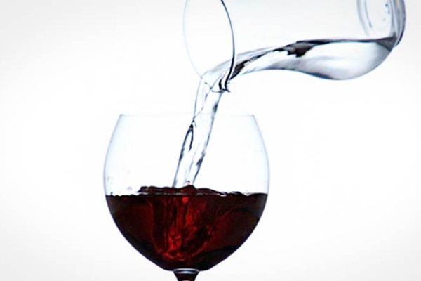 Lançaram uma taça que transforma Água em Vinho!