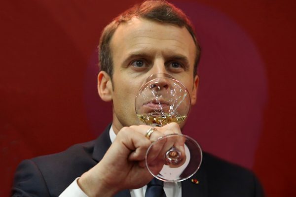 Presidente da França afirma tomar vinho todos os dias, no almoço e no jantar!