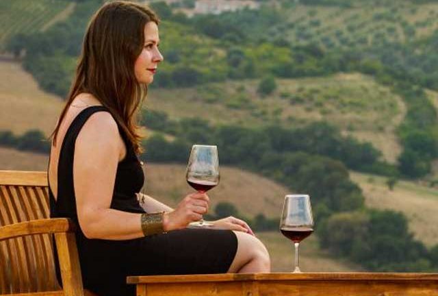 MULHERES PREFEREM VINHO TINTO