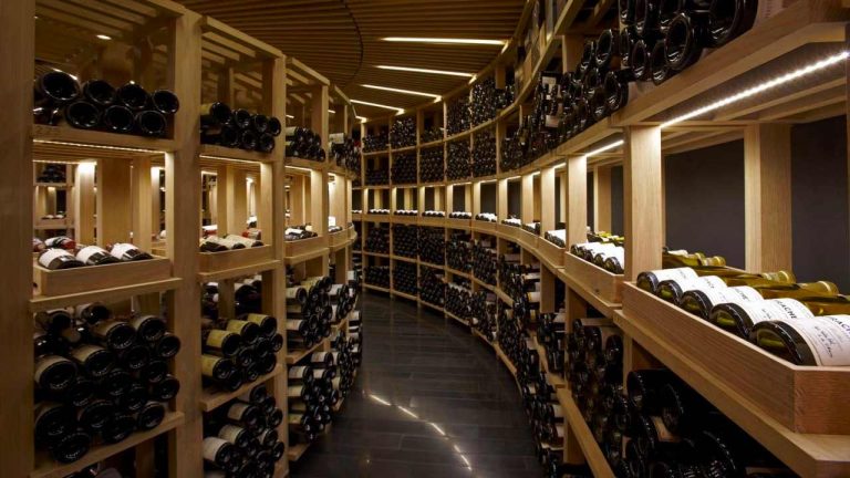 Casal é preso acusado de roubar 9 milhões em vinhos raros
